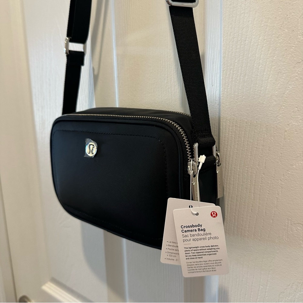 NEW! NWT Lululemon Black Crossbody Camera Bag 2L - Picture 3 of 6